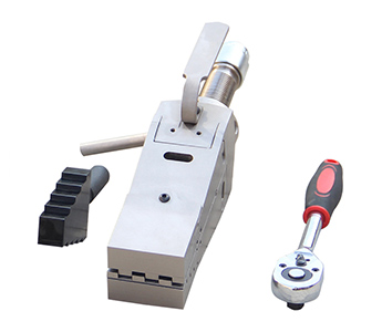 Mechanical flange separators